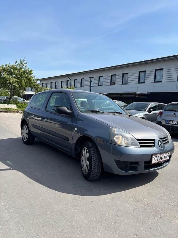 Brugt Renault Clio II 58 HK (42 kW) 2007 Hatchback