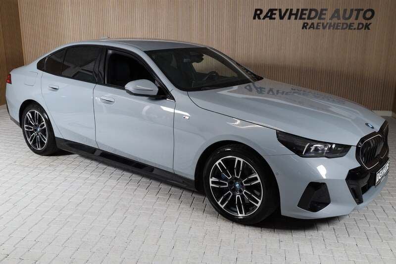 Gråmetal Brugt 2023 BMW i5 M Sport Sedan | 539.700 kr. (Lidt for dyr) - Billede 1/4
