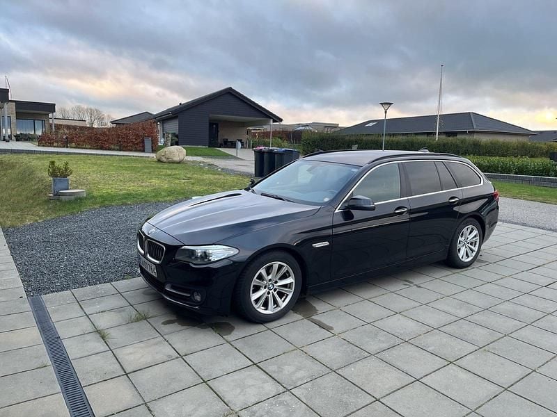 Sortmetal Brugt 2016 BMW 520 Stationcar | 149.900 kr. (God pris) - Billede 1/4