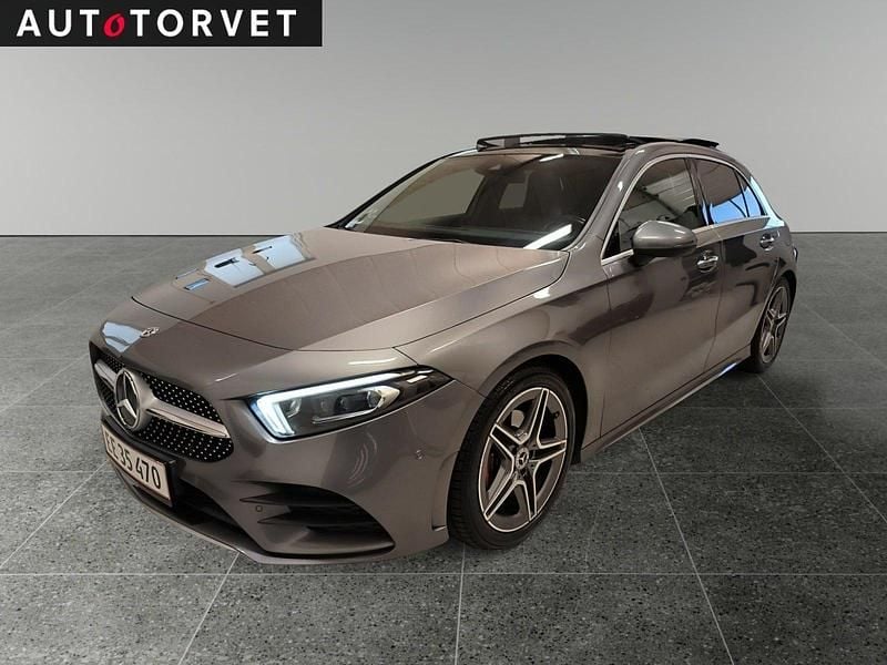 Gråmetal Brugt 2018 Mercedes A180 AMG line Hatchback | 254.700 kr. (Dyr) - Billede 1/4