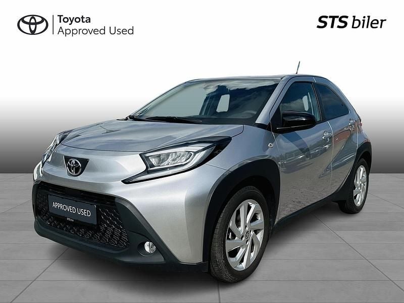 Sølvmetal Brugt 2022 Toyota Aygo Active Hatchback | 139.995 kr. (Lidt for dyr) - Billede 1/3