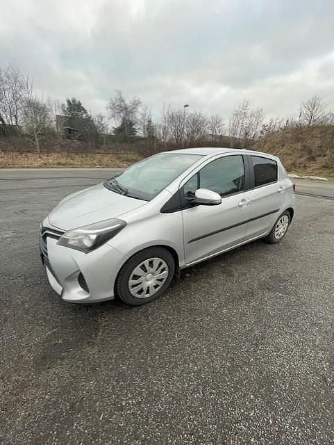 Grå Brugt 2014 Toyota Yaris T2 Hatchback | 38.000 kr. (Fair pris) - Billede 1/1
