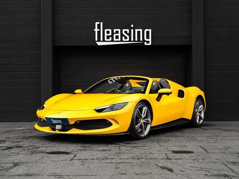 Brugt Ferrari 296 830 HK (610 kW) 2024 Gul Cabriolet