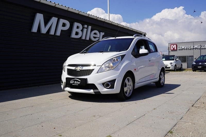 Hvid Brugt 2010 Chevrolet Spark LT Hatchback | 24.900 kr. (God pris) - Billede 1/4