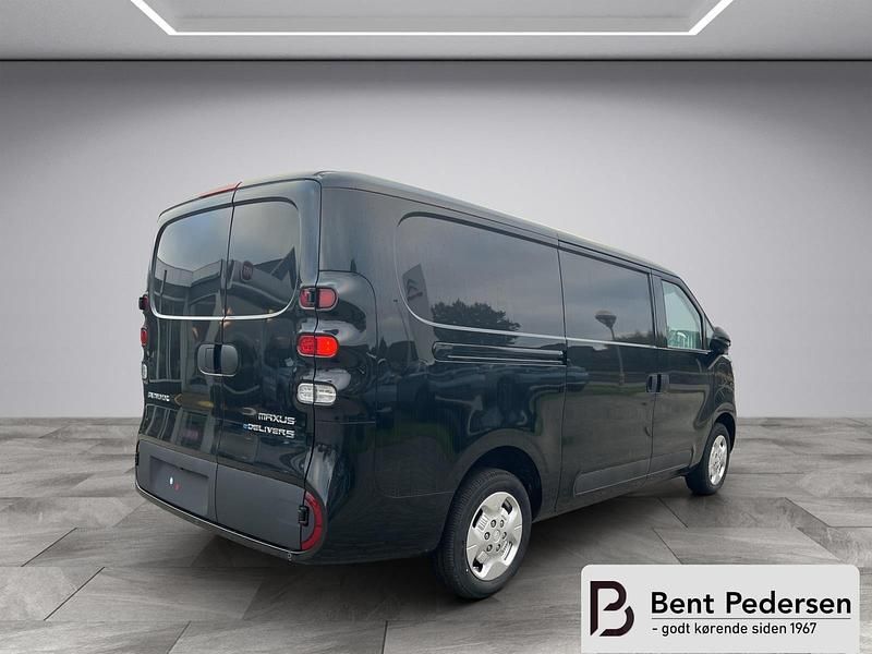 Ny Maxus eDeliver 5 119 kW (163 HK) 2025 Sort Van