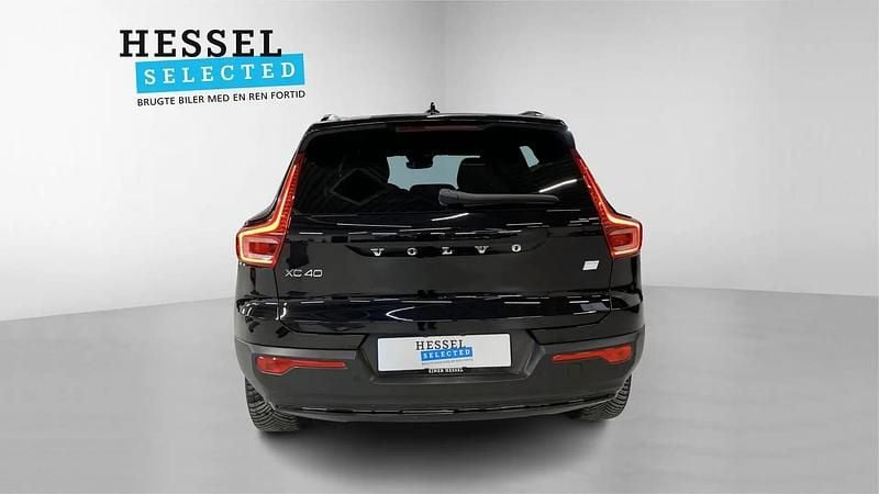 Brugt Volvo XC40 Core 169 kW (231 HK) 2022 Onyx black metallic SUV