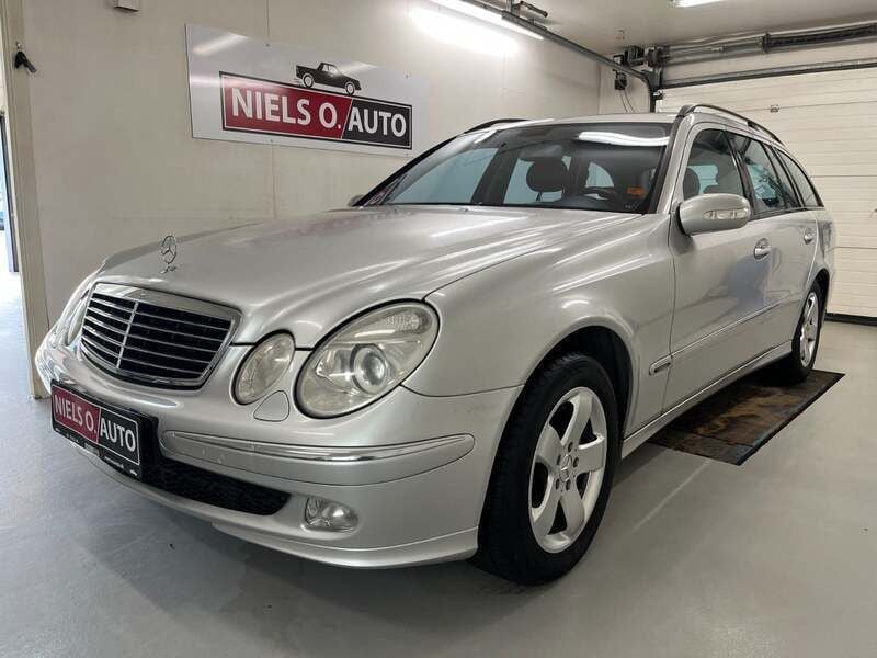 Sølvmetal Brugt 2004 Mercedes E320 Avantgarde Stationcar | 29.800 kr. - Billede 1/4