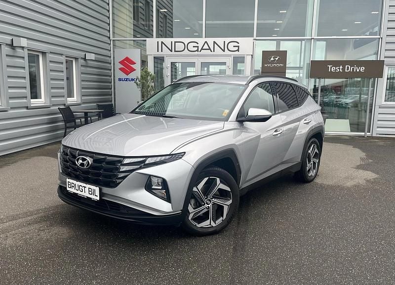 Shimmering silver metallic Brugt 2022 Hyundai Tucson Essential SUV | 224.900 kr. (God pris) - Billede 1/4