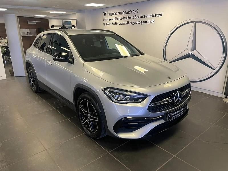 Brugt Mercedes GLA250 AMG line 218 HK (160 kW) 2023 Sølvmetal SUV
