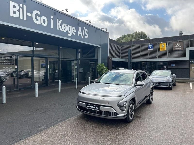 Sølvmetal Ny 2024 Hyundai Kona GO! SUV | 259.900 kr. (Fair pris) - Billede 1/4