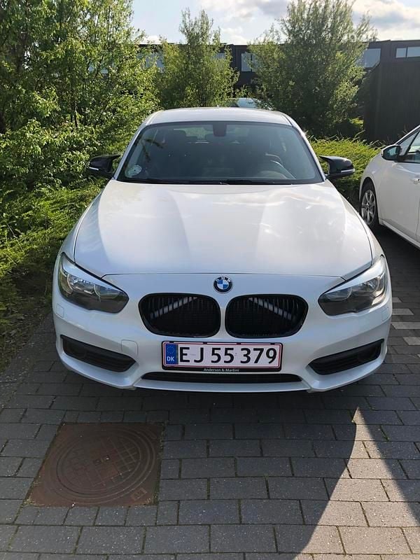 Metal Hvid Brugt 2018 BMW 118 Advantage Hatchback | 145.000 kr. (Super pris) - Billede 1/8