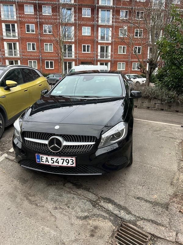 Sort Brugt 2015 Mercedes A200 Hatchback | 124.900 kr. (Fair pris) - Billede 1/4
