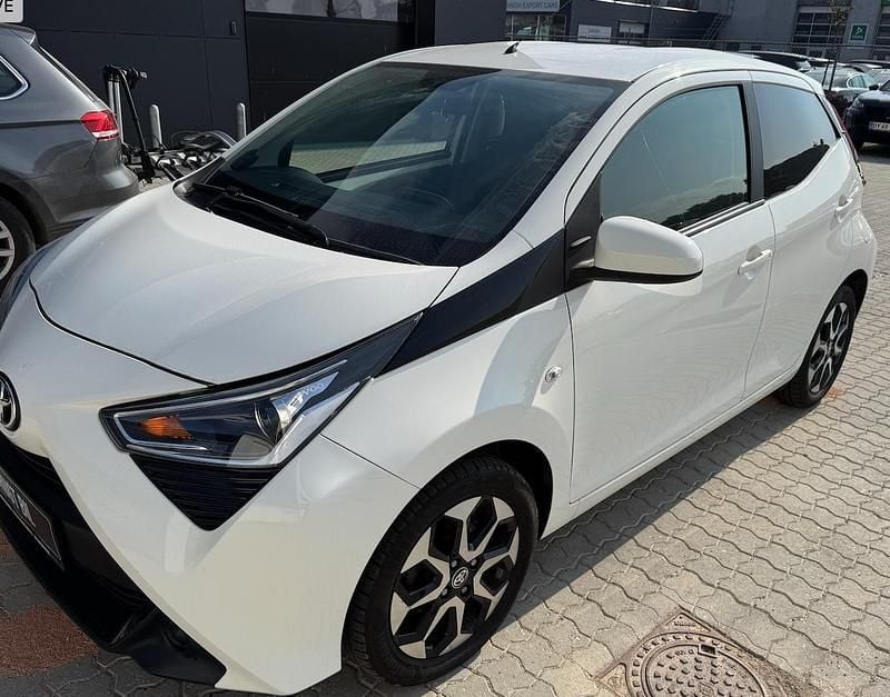 Hvid Brugt 2020 Toyota Aygo Hatchback | 74.900 kr. (God pris) - Billede 1/4
