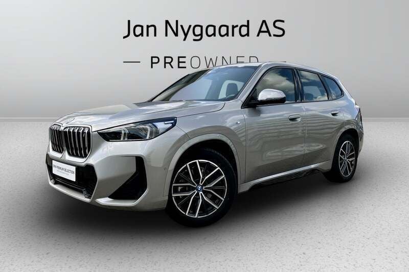 Sølvmetal Brugt 2024 BMW iX1 M Sport SUV | 384.900 kr. (Dyr) - Billede 1/4