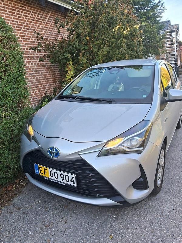 Brugt Toyota Yaris Hybrid H2 100 HK (73 kW) 2019 Gråmetal Hatchback