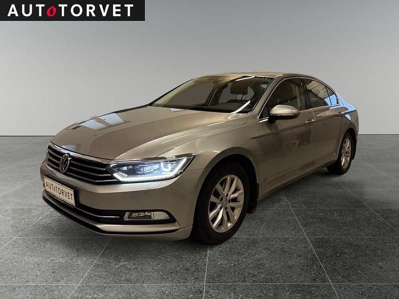 Champagnemetal Brugt 2017 VW Passat Comfortline Sedan | 109.700 kr. (God pris) - Billede 1/4