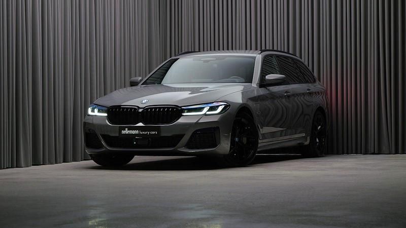 Gråmetal Brugt 2022 BMW 530e M Sport Stationcar | 492.000 kr. (Fair pris) - Billede 1/4