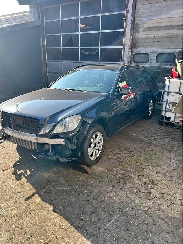Brugt 2010 Mercedes E200 Sedan | 15.500 kr. - Billede 1/4