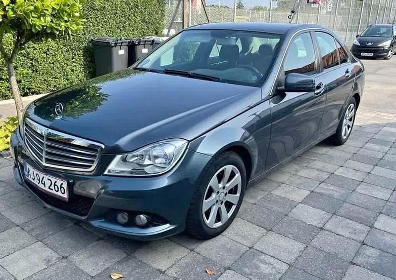 Grå Brugt 2012 Mercedes C180 Sedan | 69.800 kr. (Fair pris) - Billede 1/4