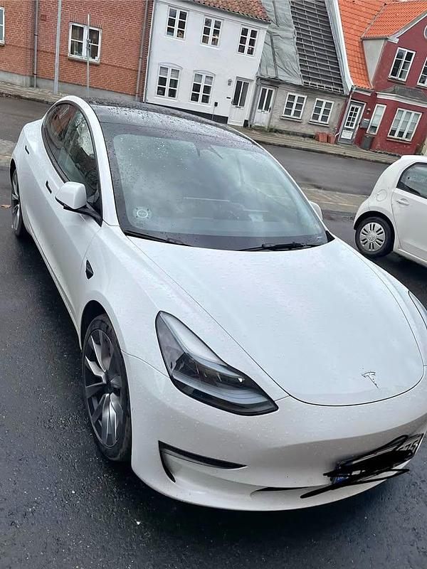 Brugt 2022 Tesla Model 3 Performance Sedan | 229.995 kr. (Fair pris) - Billede 1/4