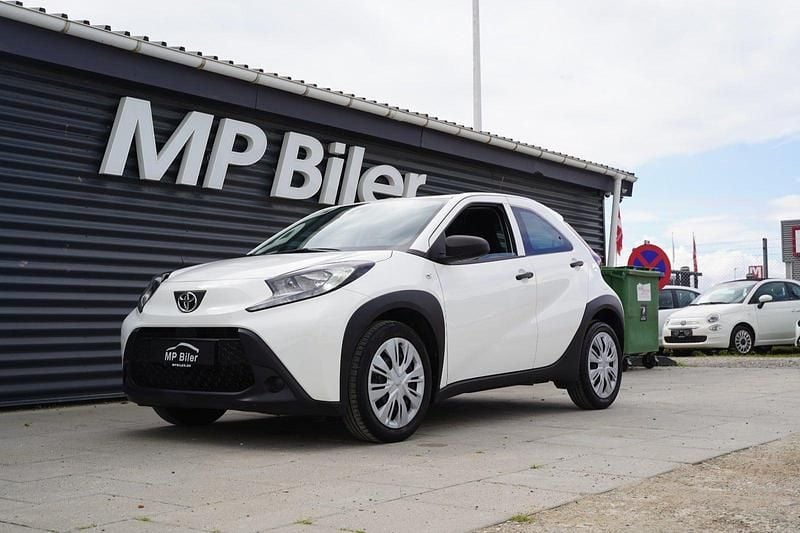 Hvid Brugt 2022 Toyota Aygo Active Hatchback | 119.900 kr. (Fair pris) - Billede 1/4