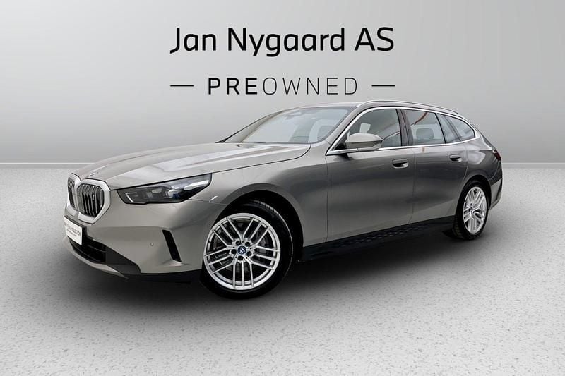 Champagnemetal Brugt 2024 BMW i5 Sport Line Sedan | 479.000 kr. (God pris) - Billede 1/3