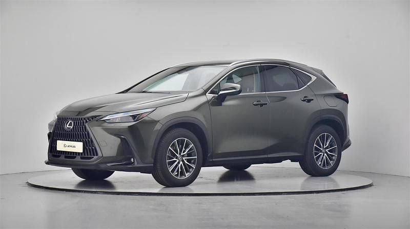 Terrane khaki Brugt 2024 Lexus NX450h+ Business Edition SUV | 459.900 kr. (Fair pris) - Billede 1/4