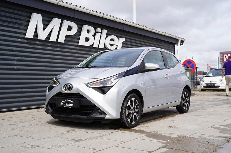 Sølvmetal Brugt 2018 Toyota Aygo X-play Hatchback | 64.900 kr. (Fair pris) - Billede 1/4