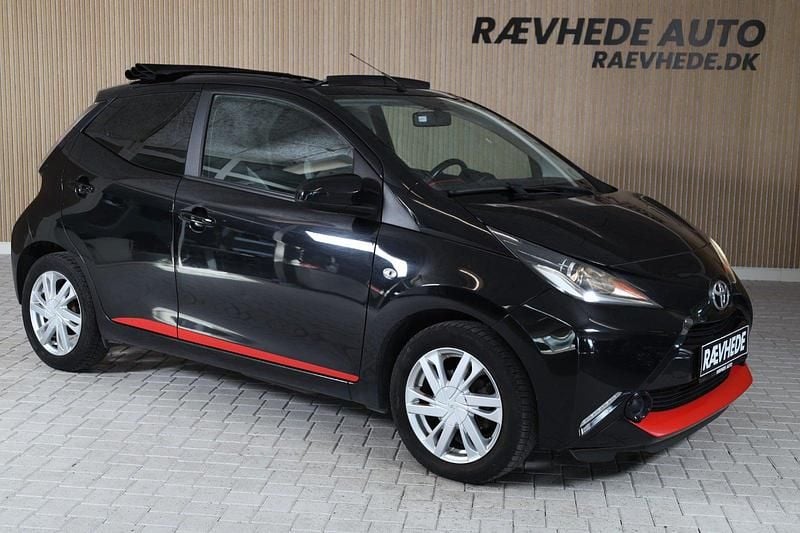 Sort Brugt 2016 Toyota Aygo x-sky Hatchback | 69.900 kr. (Lidt for dyr) - Billede 1/4