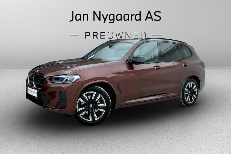 Bordeauxmetal Brugt 2024 BMW iX3 M Sport SUV | 449.000 kr. (Fair pris) - Billede 1/3