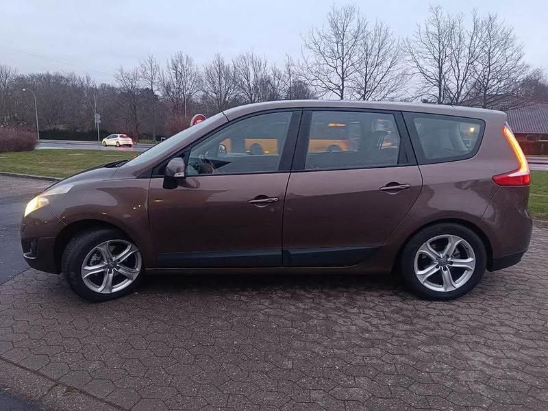 Brugt Renault Grand Scénic III 110 HK (80 kW) 2010 MPV