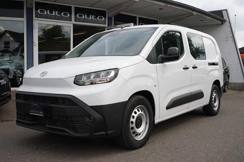 Hvid Ny 2025 Toyota Proace City City Van | 159.900 kr. - Billede 1/4