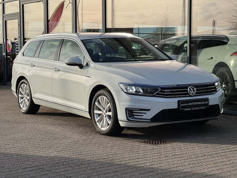 Hvid Brugt 2017 VW Passat Highline Stationcar | 189.700 kr. (God pris) - Billede 1/3