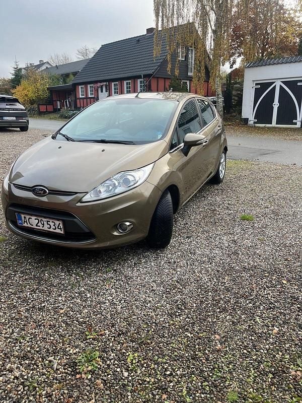 Beigemetal Brugt 2012 Ford Fiesta Titanium Hatchback | 32.000 kr. (Fair pris) - Billede 1/4