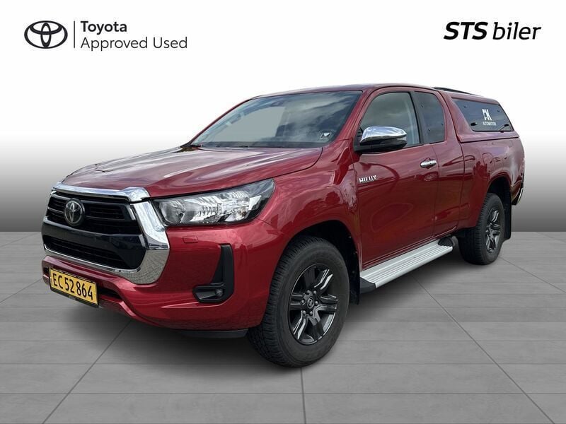 Rød metal Brugt 2022 Toyota HiLux T3 Afhentning | 349.995 kr. - Billede 1/3