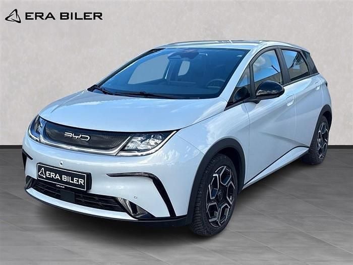 Hvid metal Brugt 2024 BYD Dolphin Comfort Hatchback | 179.900 kr. (Fair pris) - Billede 1/4