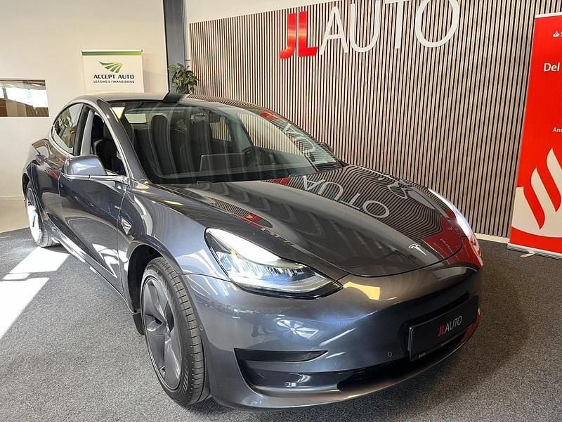 Gråmetal Brugt 2020 Tesla Model 3 Standard Range Sedan | 167.990 kr. (Fair pris) - Billede 1/4