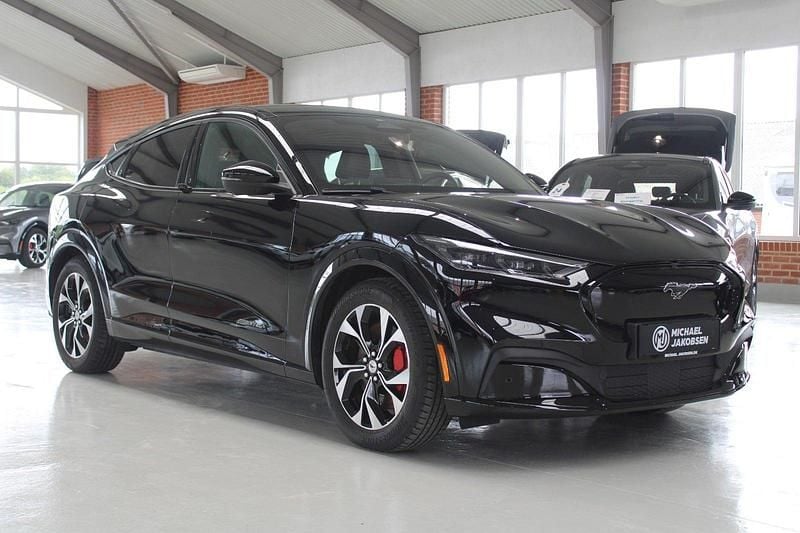 Sort Brugt 2024 Ford Mustang Mach-E Extended Range SUV | 324.900 kr. (Fair pris) - Billede 1/4