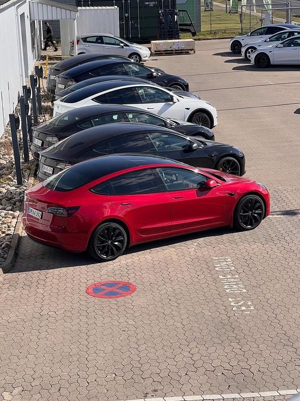 Rød Brugt 2021 Tesla Model 3 Long Range AWD Sedan | 205.000 kr. (Super pris) - Billede 1/8