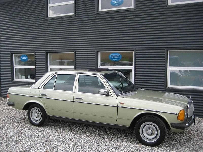 Brugt Mercedes 300 88 HK (64 kW) 1984 Grøn