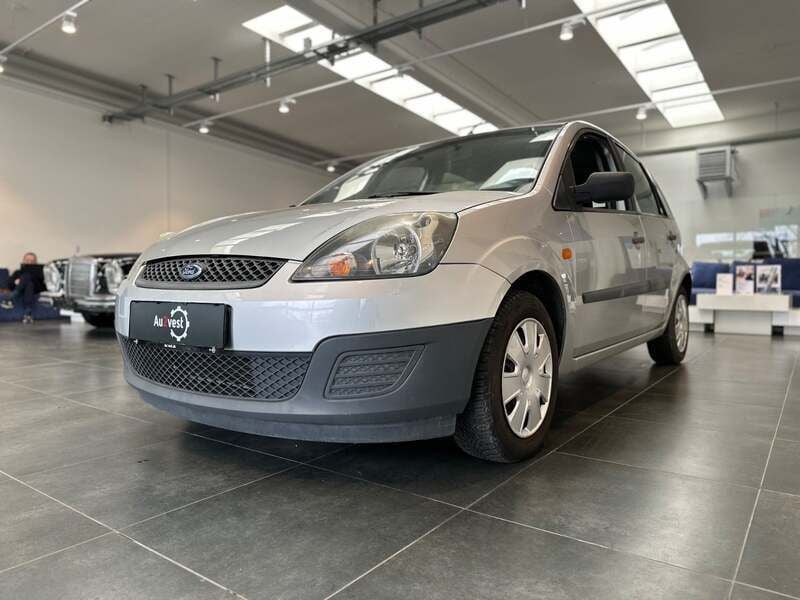 Sølvmetal Brugt 2006 Ford Fiesta Ambiente Hatchback | 19.999 kr. (God pris) - Billede 1/4