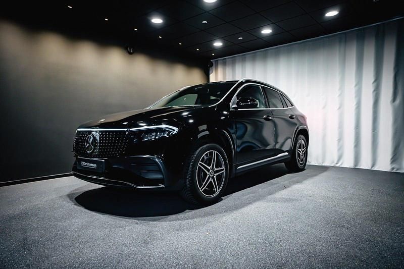 Farve: sort Brugt 2024 Mercedes EQA250+ AMG SUV | 349.900 kr. (Fair pris) - Billede 1/4