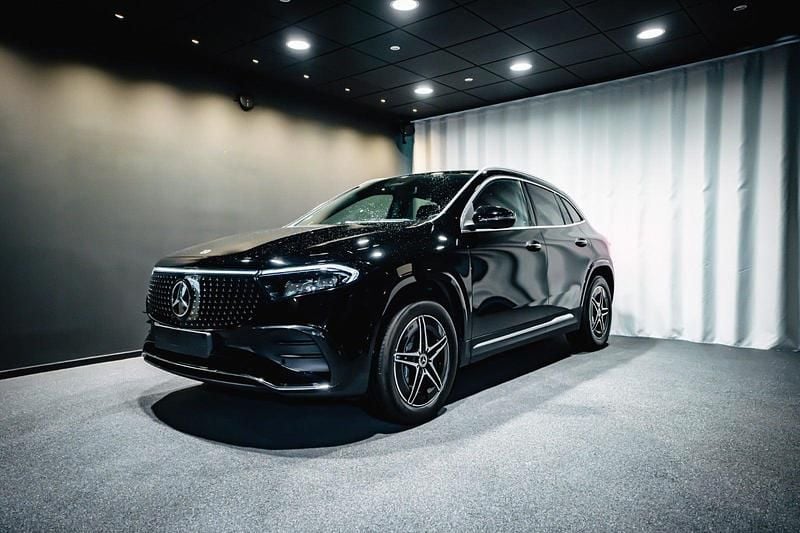Farve: sort Brugt 2025 Mercedes EQA250+ Premium SUV | 389.900 kr. (Lidt for dyr) - Billede 1/4