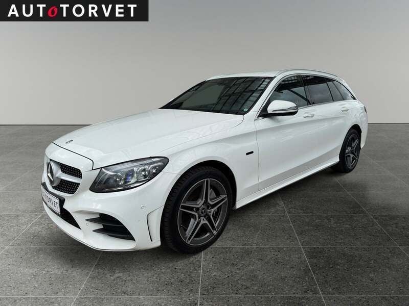 Hvid Brugt 2020 Mercedes C300e AMG line Stationcar | 249.700 kr. (Fair pris) - Billede 1/4