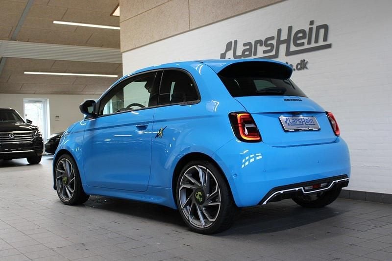 Ny Abarth 500e Scorpionissima 114 kW (155 HK) 2025 Blåmetal Hatchback