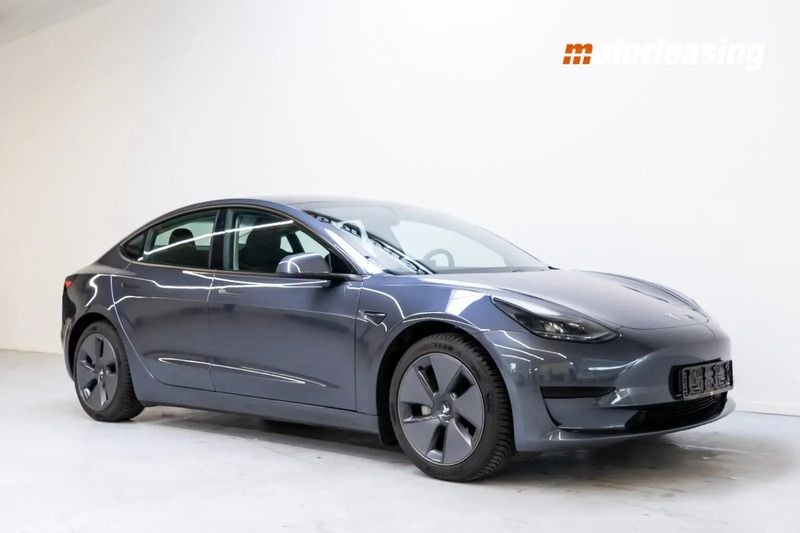 Gråmetal Brugt 2021 Tesla Model 3 Standard Range Sedan | 181.995 kr. (Fair pris) - Billede 1/4