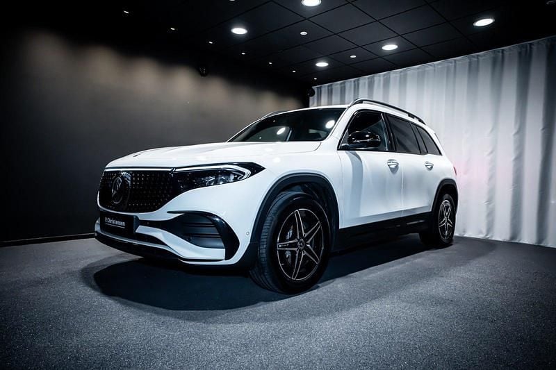 Farve: hvid Brugt 2025 Mercedes EQB250+ Premium SUV | 394.900 kr. (Fair pris) - Billede 1/4