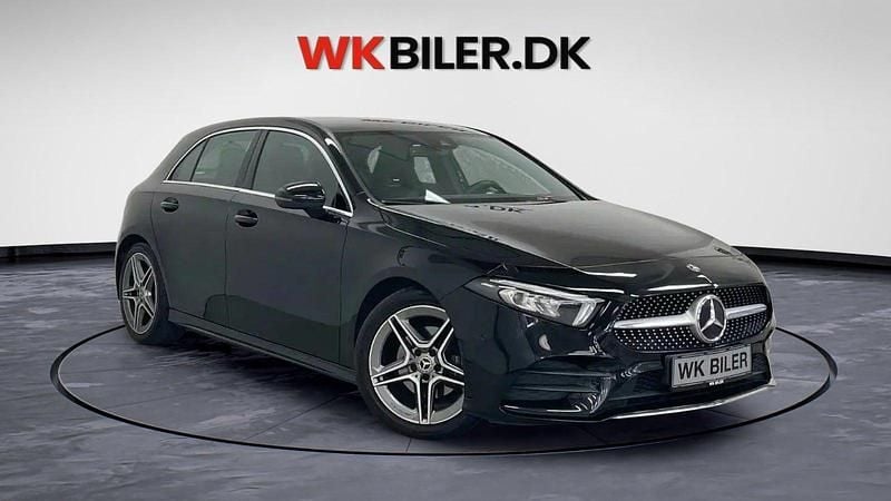 Sortmetal Brugt 2018 Mercedes A180 AMG line Hatchback | 199.800 kr. (God pris) - Billede 1/4