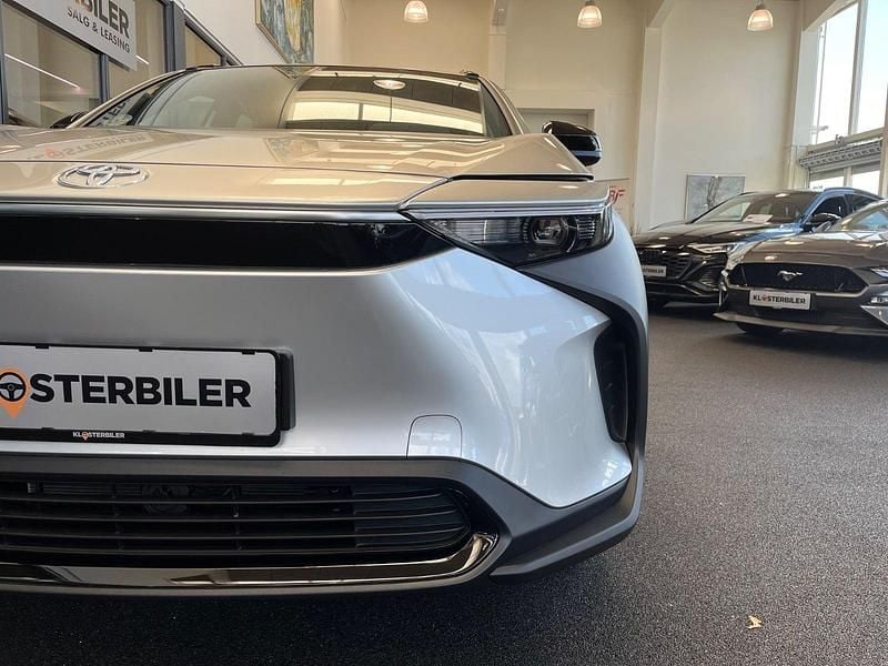 Ny Toyota bZ4X Comfort 150 kW (204 HK) 2025 Sølvmetal SUV