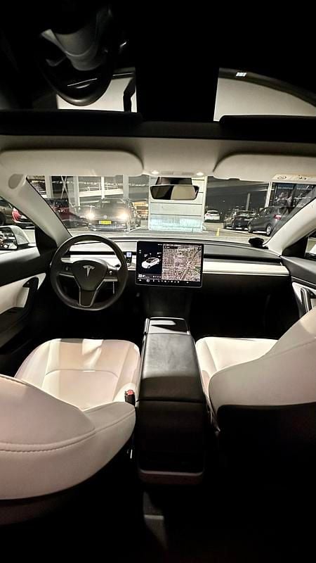 Hvid Brugt 2021 Tesla Model 3 Standard Range Plus Sedan | 198.900 kr. (Fair pris) - Billede 1/7